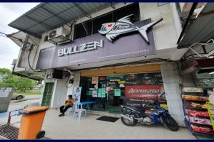 Kedai pancing di Kampung Kuala Besut, Malaysia